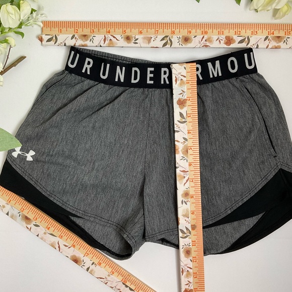 Under Armor Women’s Sport Shorts Gray & Black Sz XS W/ Small Pocket Gently Used - Picture 3 of 4